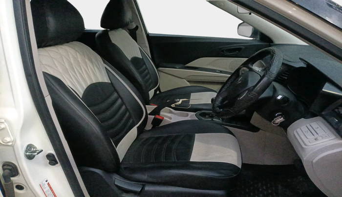 2023 Mahindra XUV300 W6 1.2 PETROL AMT, Petrol, Automatic, 28,960 km, interior