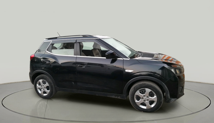 2024 Mahindra XUV300 W6 1.5 Diesel, Diesel, Manual, 16,547 km, exterior