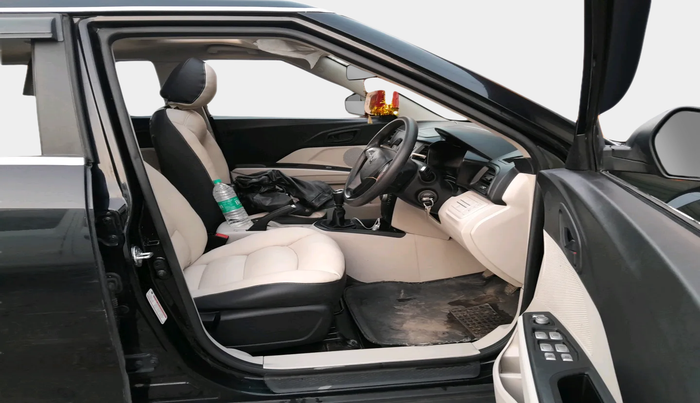 2024 Mahindra XUV300 W6 1.5 Diesel, Diesel, Manual, 16,547 km, interior