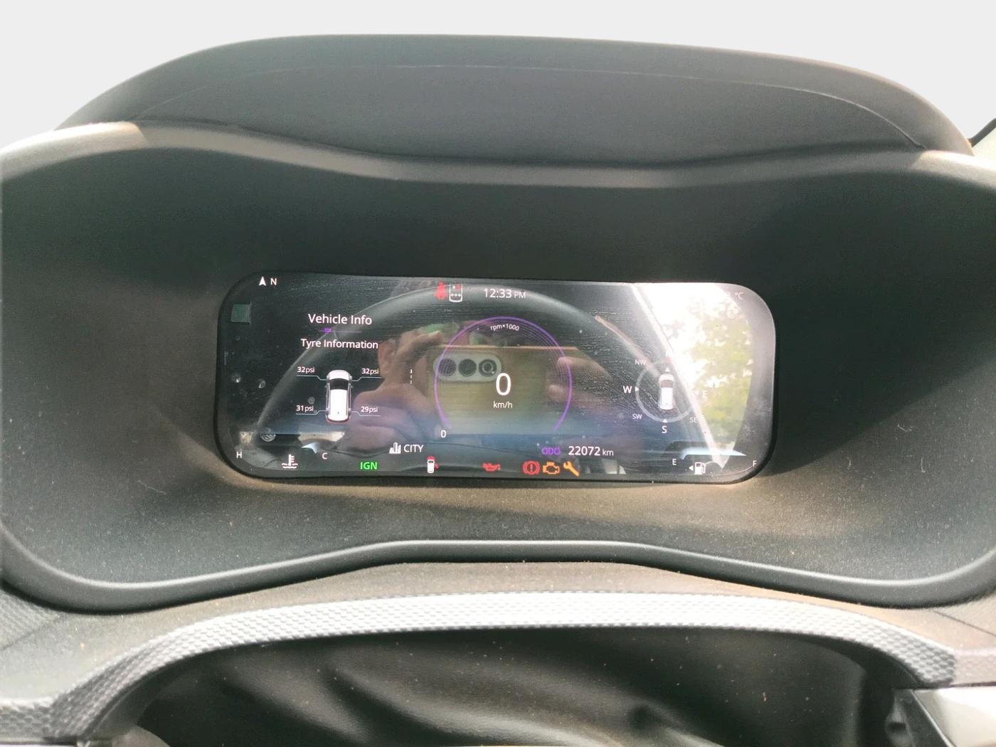 2024 Tata NEXON FEARLESS + SUNROOF DUAL TONE 1.2 PETROL, Petrol, Manual, 23,000 km, interior