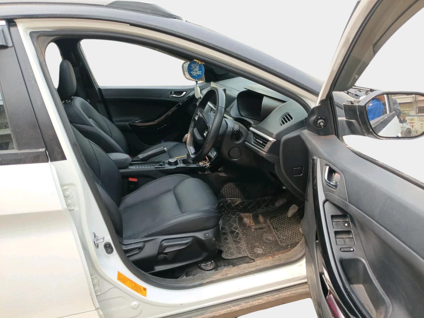 2024 Tata NEXON FEARLESS + SUNROOF DUAL TONE 1.2 PETROL, Petrol, Manual, 23,000 km, interior