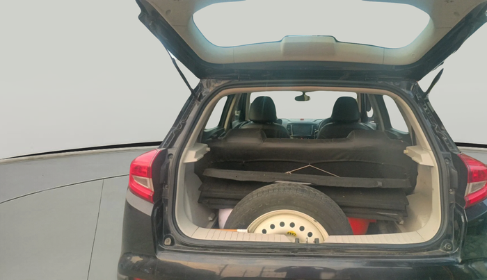 2023 Mahindra XUV300 W4 1.2 PETROL, CNG, Manual, 93,000 km, exterior