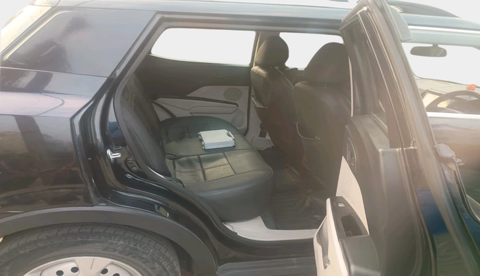 2023 Mahindra XUV300 W4 1.2 PETROL, CNG, Manual, 93,000 km, interior