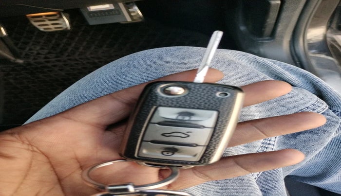 2017 Volkswagen Polo COMFORTLINE 1.2L, Petrol, Manual, 50,870 km, interior