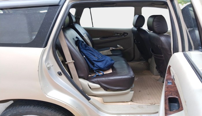 2014 Toyota Innova 2.5 VX 8 STR, Diesel, Manual, 2,41,906 km, interior