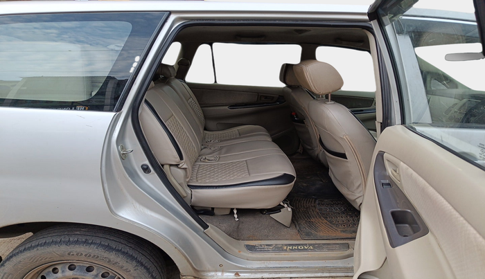 2012 Toyota Innova 2.5 G 8 STR, Diesel, Manual, 1,25,643 km, interior