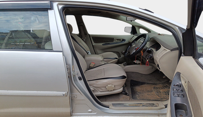 2012 Toyota Innova 2.5 G 8 STR, Diesel, Manual, 1,25,643 km, interior