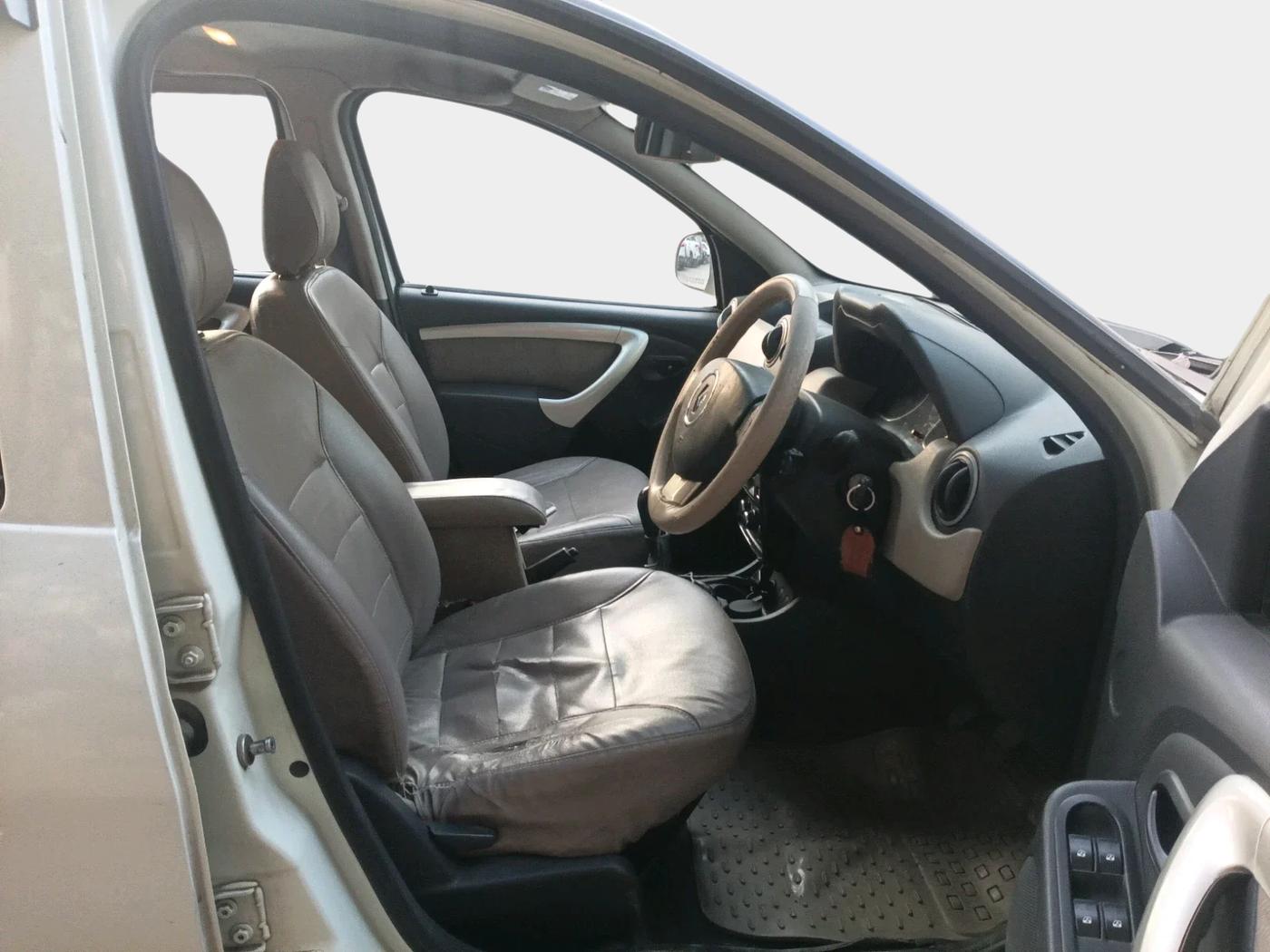 2014 Renault Duster 85 PS RXL DIESEL, Diesel, Manual, 1,05,055 km, interior