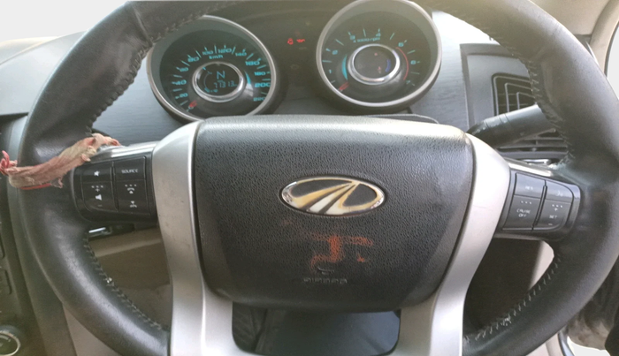 2016 Mahindra XUV500 W10, Diesel, Manual, 71,313 km, interior