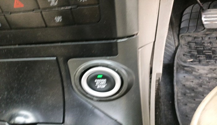 2016 Mahindra XUV500 W10, Diesel, Manual, 71,313 km, interior