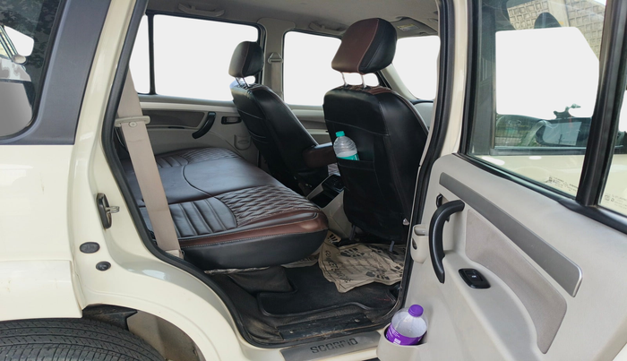 2017 Mahindra Scorpio S10 2WD INTELLI-HYBRID, Diesel, Manual, 1,18,291 km, interior