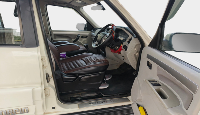 2017 Mahindra Scorpio S10 2WD INTELLI-HYBRID, Diesel, Manual, 1,18,291 km, interior