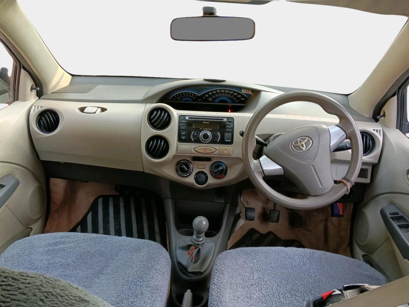 2016 Toyota Etios Liva GD, Diesel, Manual, 1,10,275 km, interior