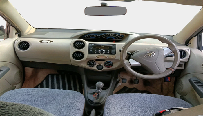 2016 Toyota Etios Liva GD, Diesel, Manual, 1,10,275 km, interior