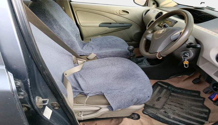 2016 Toyota Etios Liva GD, Diesel, Manual, 1,10,275 km, interior