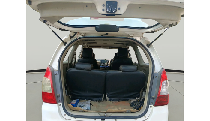 2012 Toyota Innova 2.5 G 7 STR, Diesel, Manual, 1,26,720 km, exterior