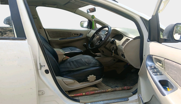 2012 Toyota Innova 2.5 G 7 STR, Diesel, Manual, 1,26,720 km, interior