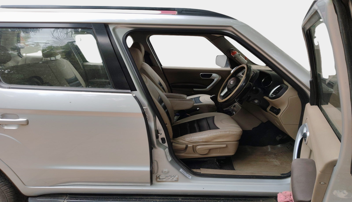 2017 Mahindra TUV300 T8, Diesel, Manual, 71,215 km, interior
