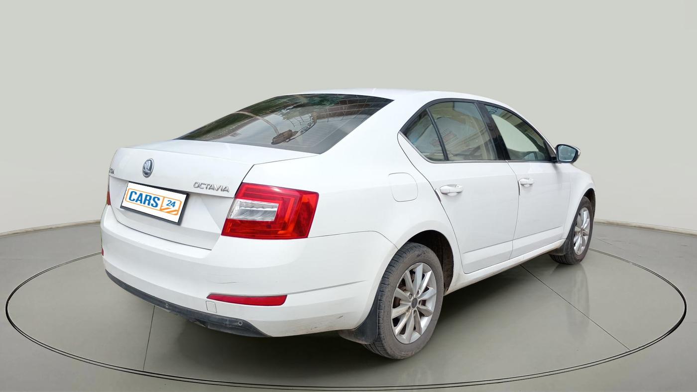 2014 Skoda Octavia ELEGANCE 2.0 TDI AT, Diesel, Automatic, 1,29,000 km, exterior