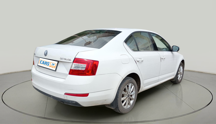 2014 Skoda Octavia ELEGANCE 2.0 TDI AT, Diesel, Automatic, 1,27,285 km, exterior