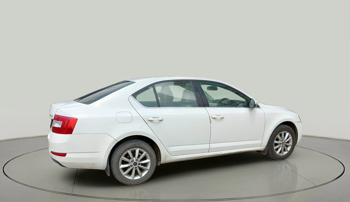 2014 Skoda Octavia ELEGANCE 2.0 TDI AT, Diesel, Automatic, 1,27,285 km, exterior