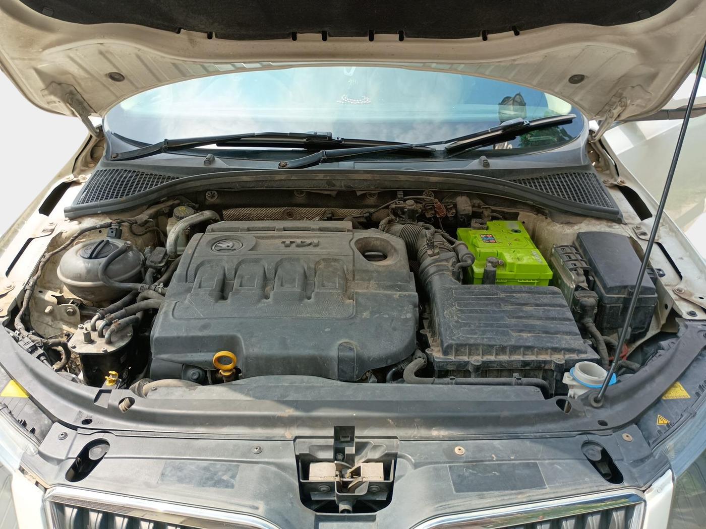 2014 Skoda Octavia ELEGANCE 2.0 TDI AT, Diesel, Automatic, 1,29,000 km, exterior