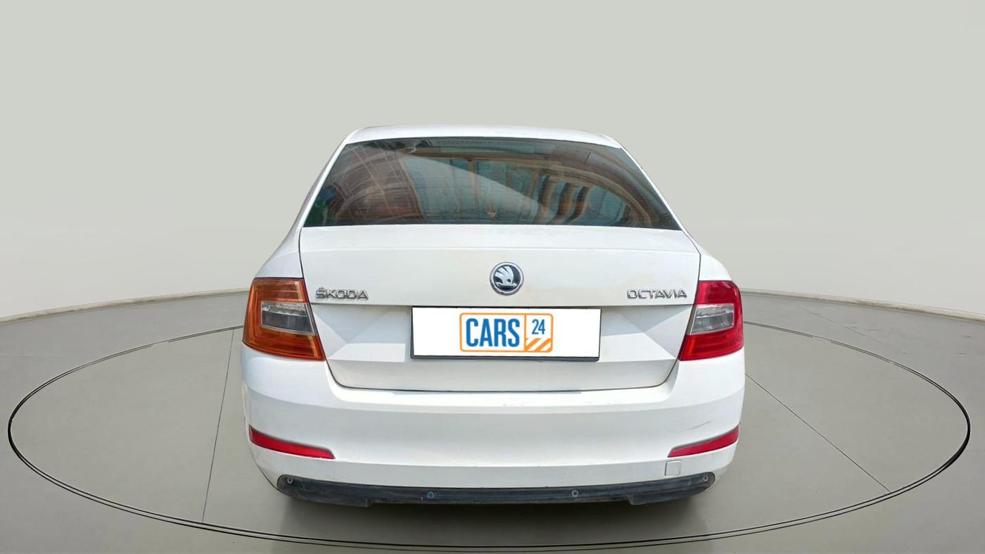 2014 Skoda Octavia ELEGANCE 2.0 TDI AT, Diesel, Automatic, 1,29,000 km, exterior