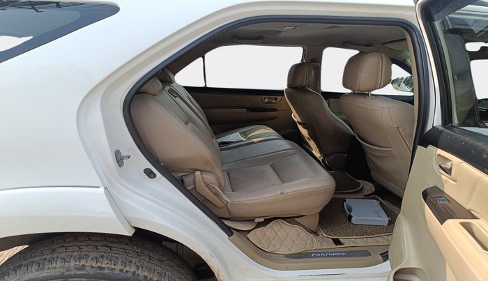 2014 Toyota Fortuner 3.0 SPORTIVO 4X2 MT, Diesel, Manual, 1,83,912 km, interior
