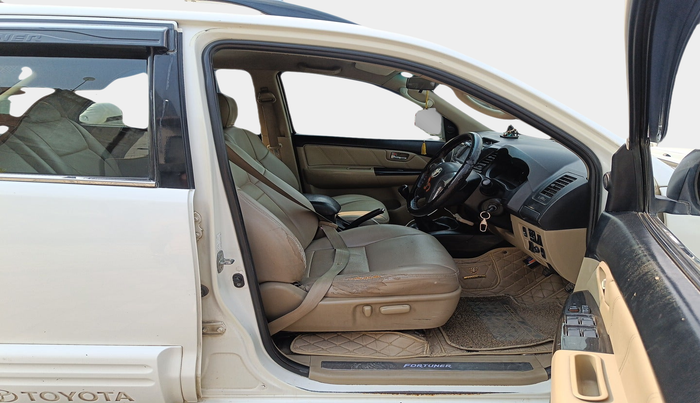 2014 Toyota Fortuner 3.0 SPORTIVO 4X2 MT, Diesel, Manual, 1,83,912 km, interior