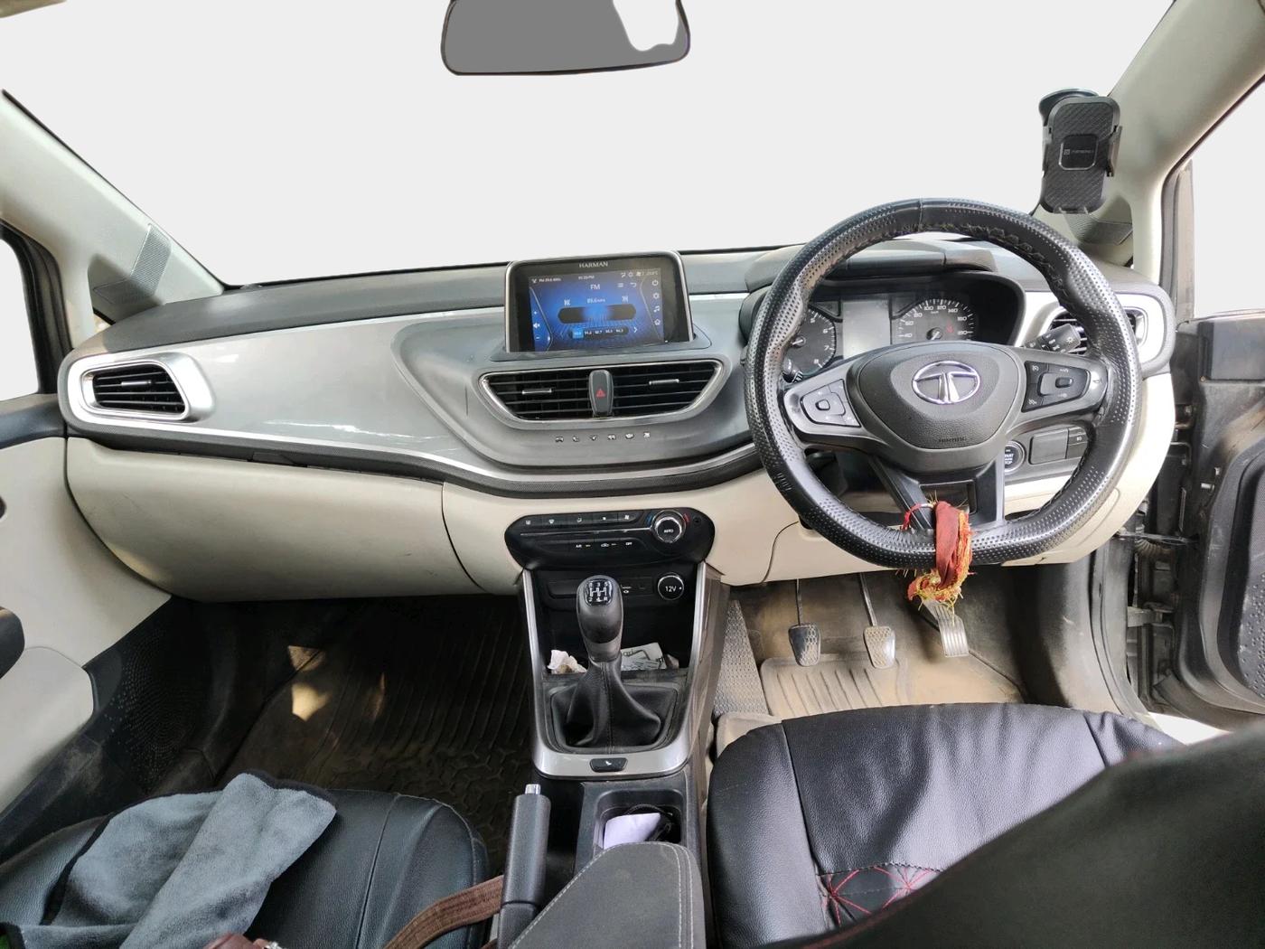 2022 Tata ALTROZ XZ PETROL, Petrol, Manual, 1,31,131 km, interior