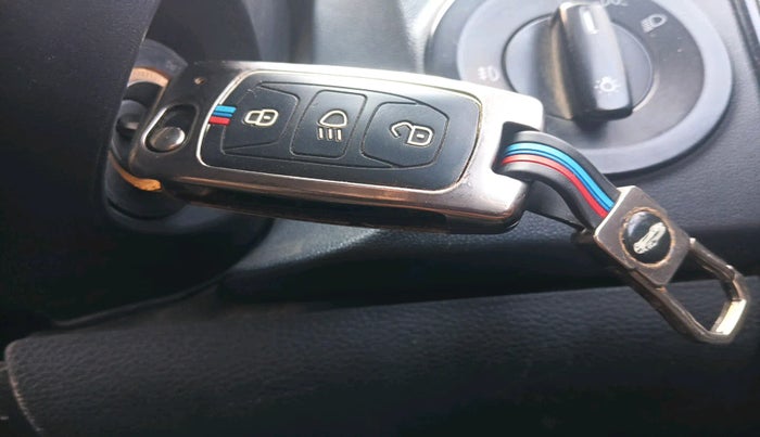 2018 Tata Hexa XE 4X2 7 STR, Diesel, Manual, 1,07,028 km, interior