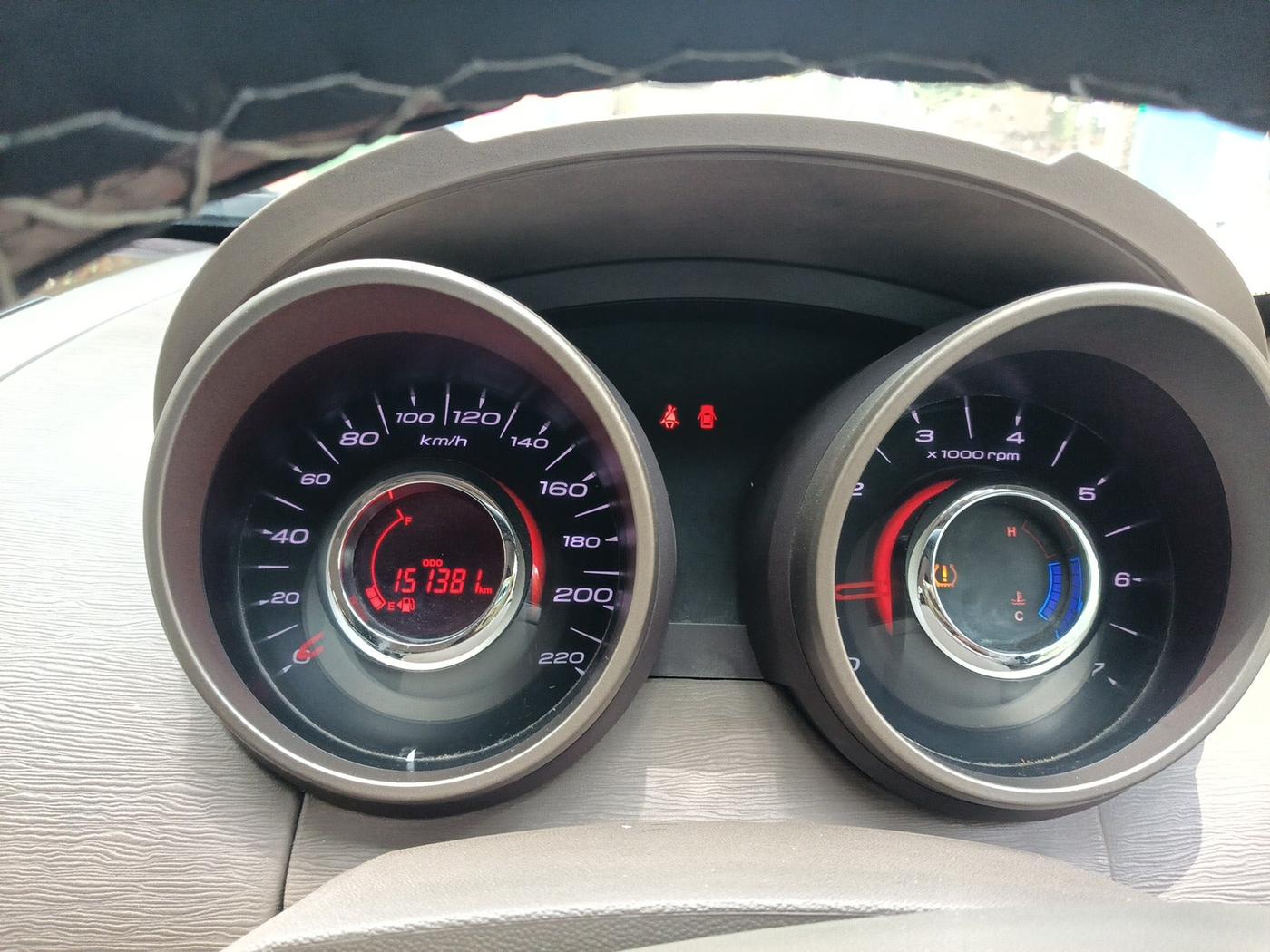 2012 Mahindra XUV500 W8, Diesel, Manual, 1,51,381 km, interior