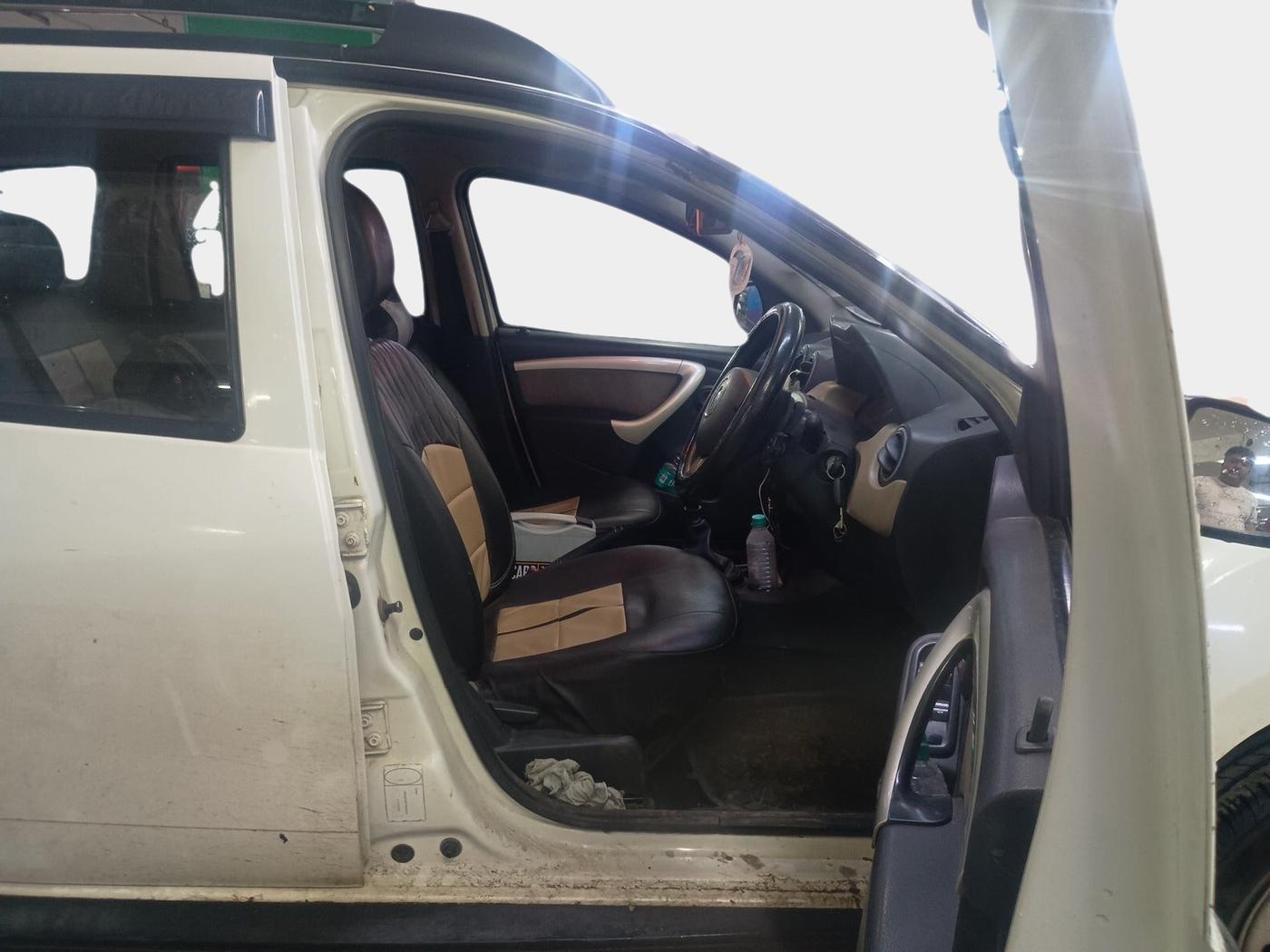 2013 Renault Duster 110 PS RXL DIESEL, Diesel, Manual, 89,576 km, interior