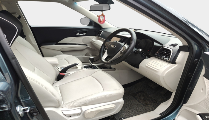 2021 Mahindra XUV300 W8 (O) 1.2 PETROL AMT, Petrol, Automatic, 49,203 km, interior