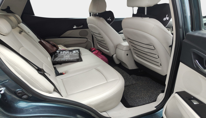2021 Mahindra XUV300 W8 (O) 1.2 PETROL AMT, Petrol, Automatic, 49,203 km, interior