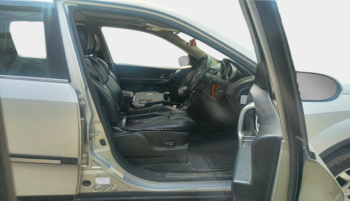 2017 Mahindra XUV500 W10 1.99, Diesel, Manual, 71,432 km, interior