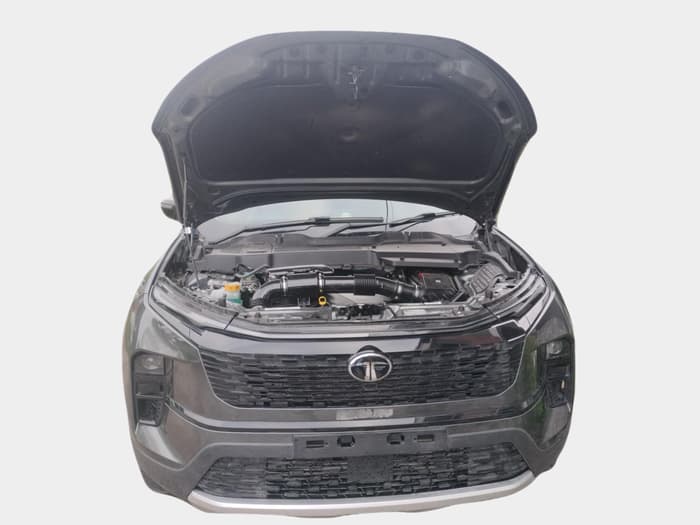 2024 Tata Safari PURE (O), Diesel, Manual, 4,992 km, exterior