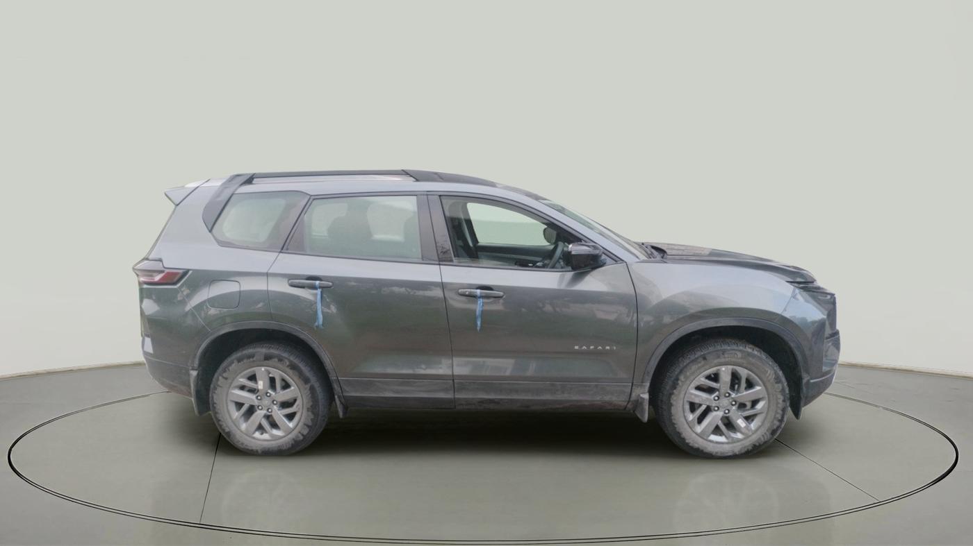 2024 Tata Safari PURE (O), Diesel, Manual, 4,992 km, exterior