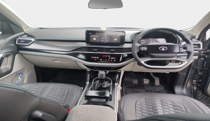 2024 Tata Safari PURE (O), Diesel, Manual, 4,992 km, interior