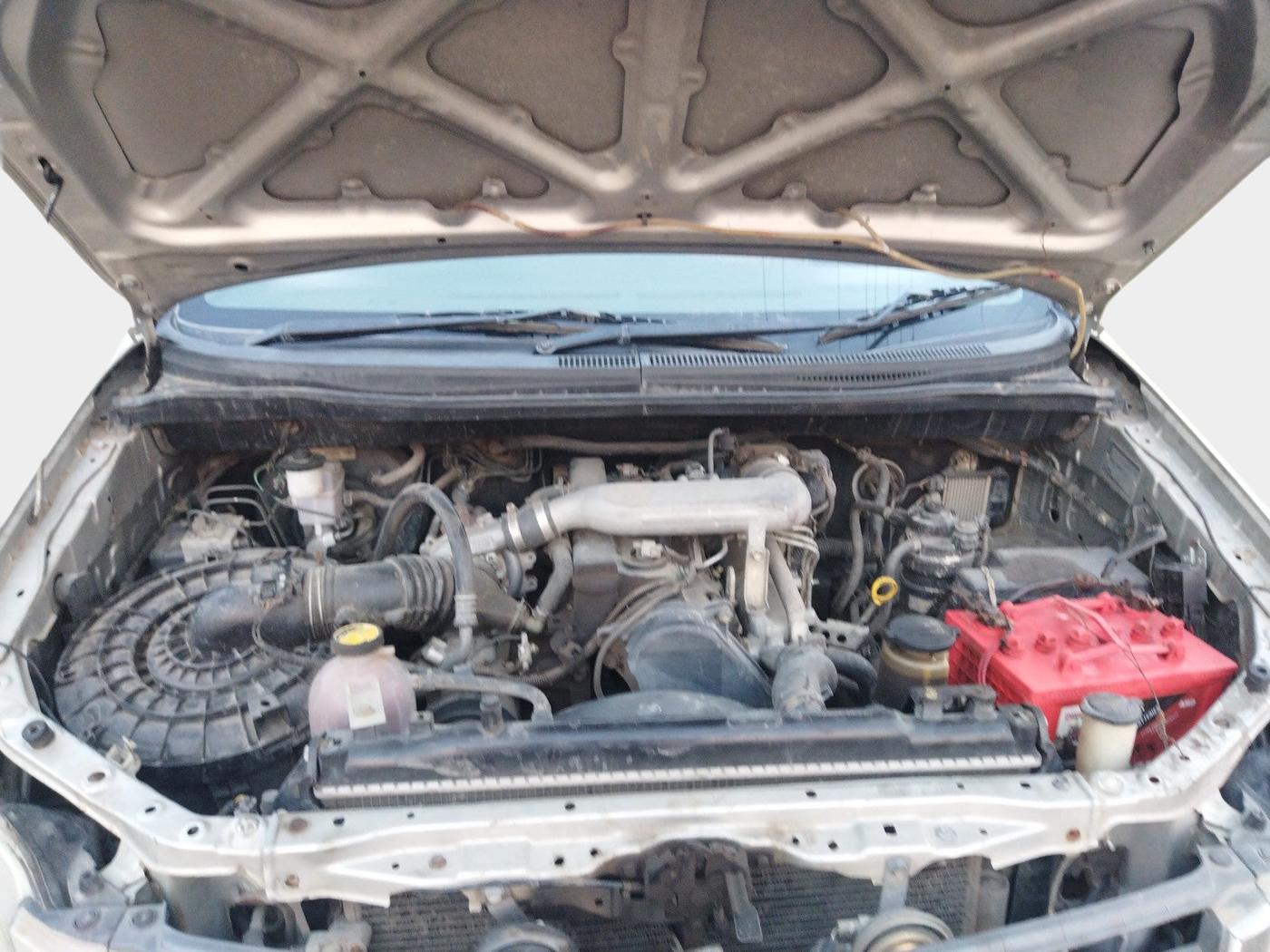 2012 Toyota Innova 2.5 GX 7 STR, Diesel, Manual, 71,589 km, exterior