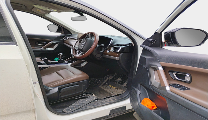 2019 Tata Harrier XZ 2.0L, Diesel, Manual, 1,33,477 km, interior