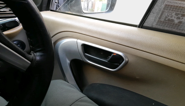 2017 Mahindra TUV300 T10, Diesel, Manual, 2,292 km, interior