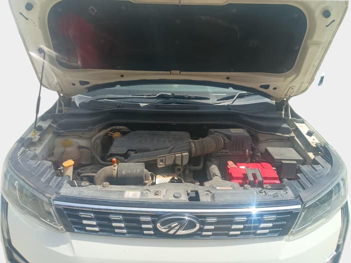 2020 Mahindra XUV300 W8 1.2 PETROL, Petrol, Manual, 74,000 km, exterior