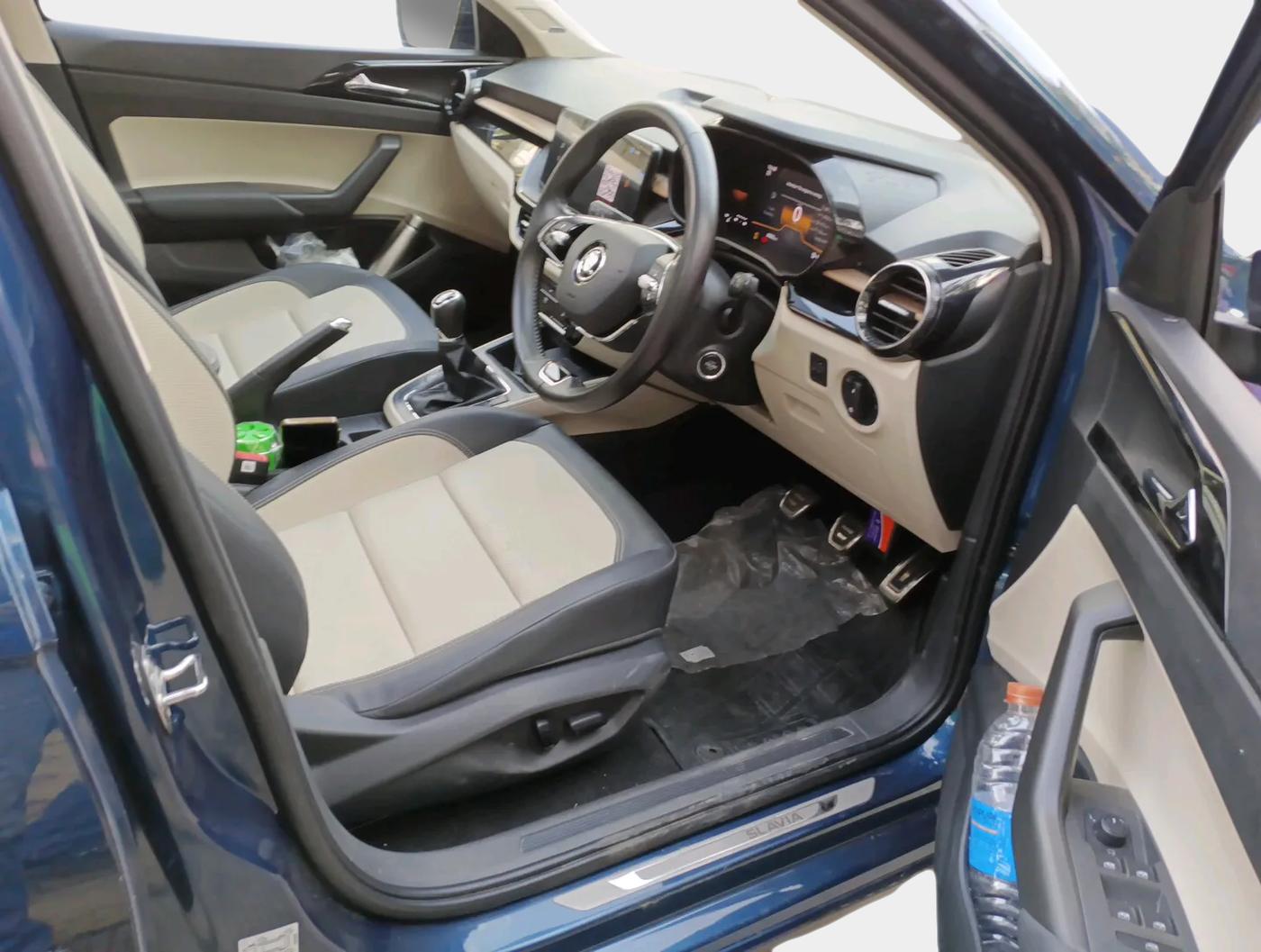 2024 Skoda SLAVIA STYLE 1.0L TSI MT, Petrol, Manual, 6,883 km, interior