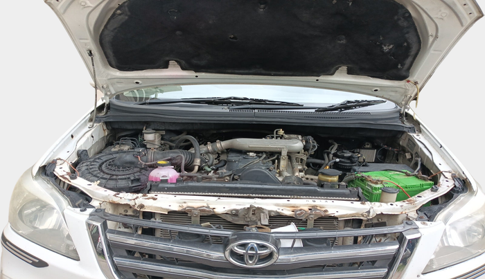 2013 Toyota Innova 2.5 GX 8 STR, Diesel, Manual, 2,11,955 km, exterior