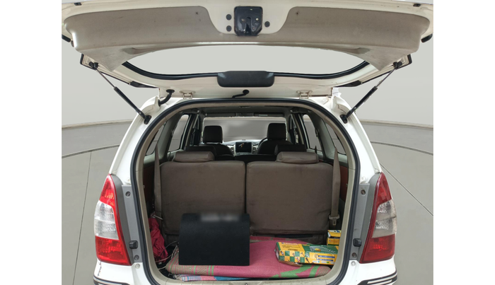 2013 Toyota Innova 2.5 GX 8 STR, Diesel, Manual, 2,11,955 km, exterior