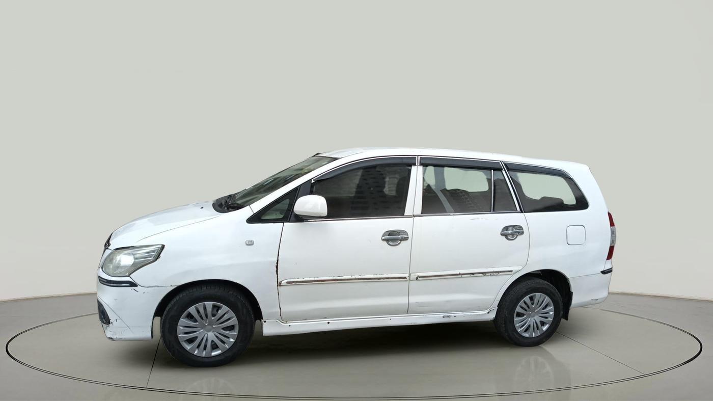 2013 Toyota Innova 2.5 GX 8 STR, Diesel, Manual, 2,11,955 km, exterior