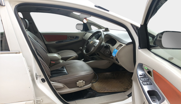 2013 Toyota Innova 2.5 GX 8 STR, Diesel, Manual, 2,11,955 km, interior