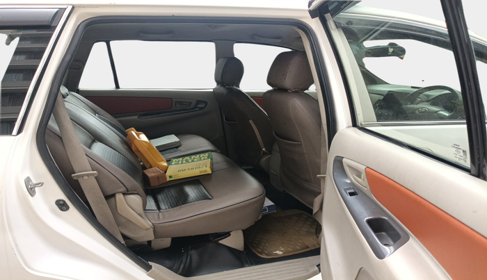 2013 Toyota Innova 2.5 GX 8 STR, Diesel, Manual, 2,11,955 km, interior