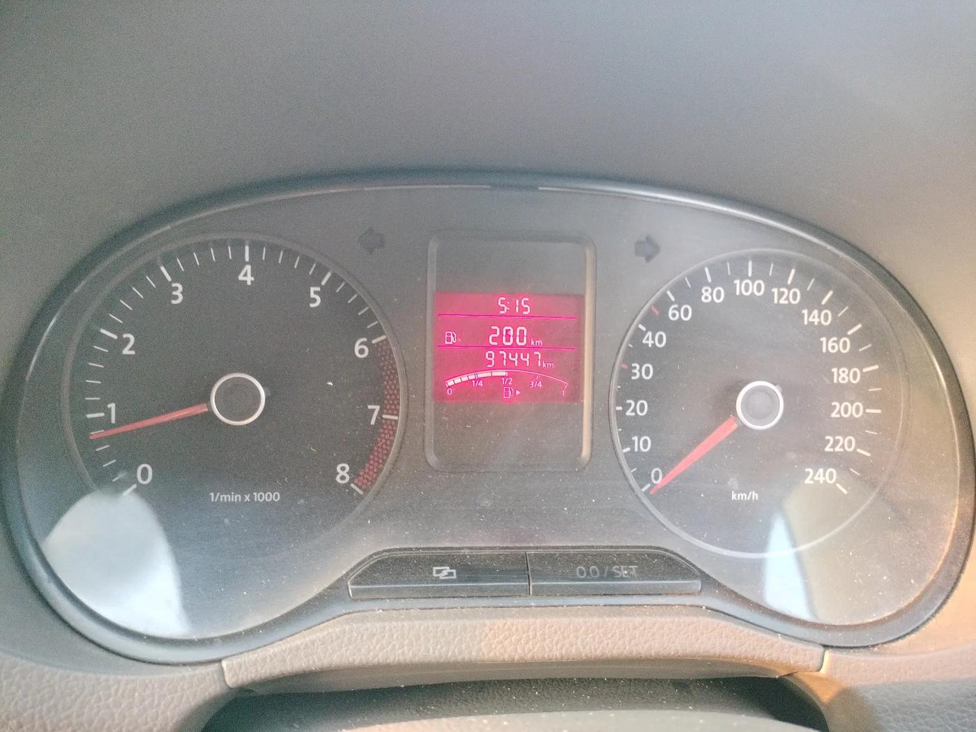 2012 Volkswagen Vento TRENDLINE 1.6, Petrol, Manual, 1,00,000 km, interior